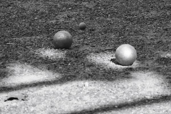 2. Boules de pétanques nb - vagabondphotos.ch